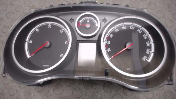 Foto: TACHOEINHEIT / INSTRUMENT (ENTHEIRATET) eines Opel Corsa 1.3 CDTI