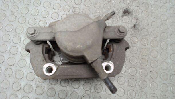 Foto: BREMSSATTEL VORN LINKS eines Mercedes-Benz C 180 T Kompressor