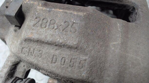 Foto: BREMSSATTEL VORN RECHTS eines Mercedes-Benz C 180 T Kompressor