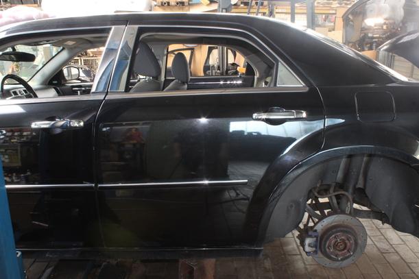 Foto: TÜR HINTEN LINKS eines Chrysler 300C 3.0 CRD DPF Automatik