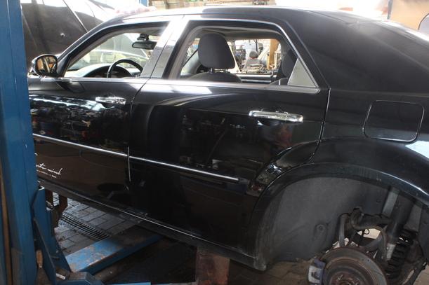 Foto: TÜR HINTEN LINKS eines Chrysler 300C 3.0 CRD DPF Automatik