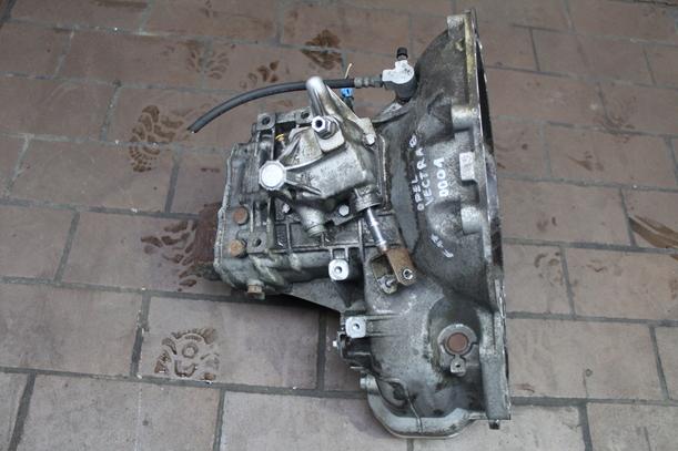 Foto: SCHALTGETRIEBE ( F17 ) eines Opel Vectra 1.6