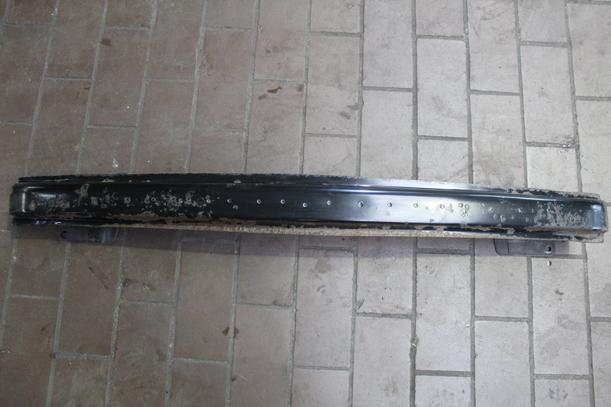 Foto: VERSTÄRKUNG HINTEN eines VW Fox 1.2