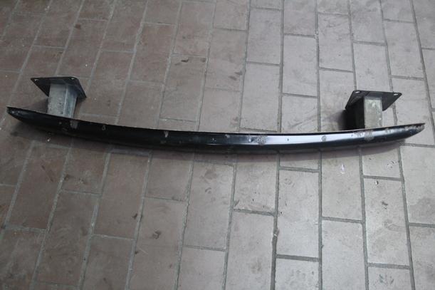 Foto: VERSTÄRKUNG HINTEN eines VW Fox 1.2