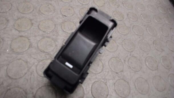 Foto: FENSTERHEBERSCHALTER HINTEN eines Chrysler 300C 3.0 CRD DPF Automatik