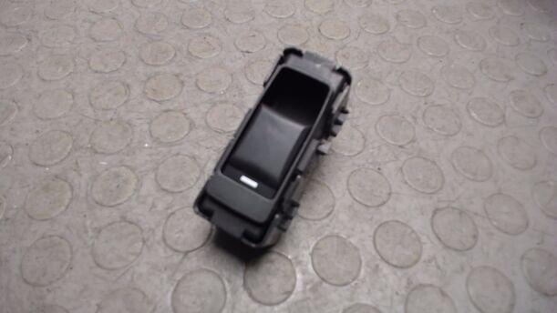 Foto: FENSTERHEBERSCHALTER HINTEN eines Chrysler 300C 3.0 CRD DPF Automatik