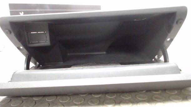 Foto: HANDSCHUHFACH eines VW Fox 1.2
