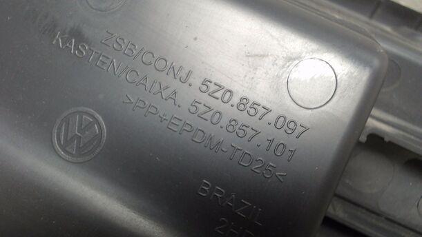Foto: HANDSCHUHFACH eines VW Fox 1.2