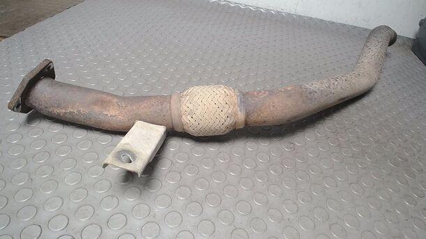 Foto: AUSPUFFROHR VORN ALT eines Audi A4 Avant 2.0
