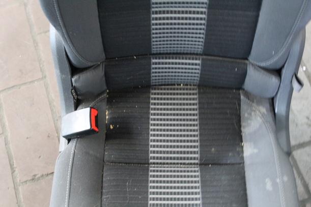 Foto: SITZ 2 REIHE LINKS eines VW Touran 2.0 EcoFuel Highline