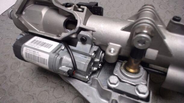 Foto: LENKSÄULE / LENKSPINDEL eines Chrysler 300C 3.0 CRD DPF Automatik Highline