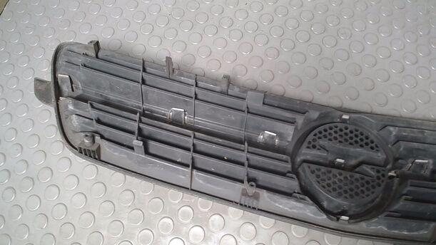 Foto: KÜHLERGRILL eines Opel Meriva 1.4 Highline