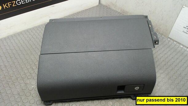 Foto: HANDSCHUHFACH eines VW Touran 2.0 EcoFuel Highline