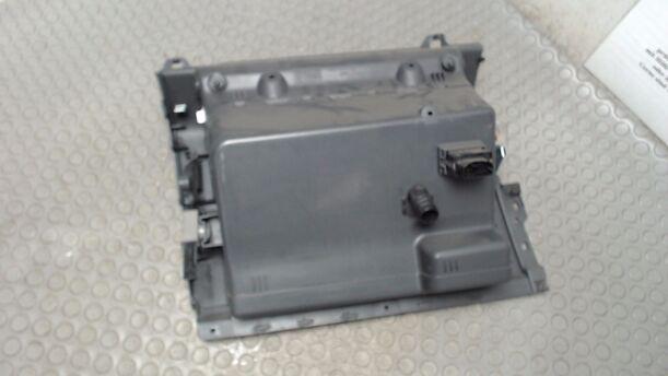 Foto: HANDSCHUHFACH eines VW Touran 2.0 EcoFuel Highline