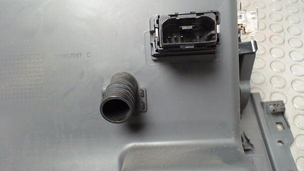 Foto: HANDSCHUHFACH eines VW Touran 2.0 EcoFuel Highline