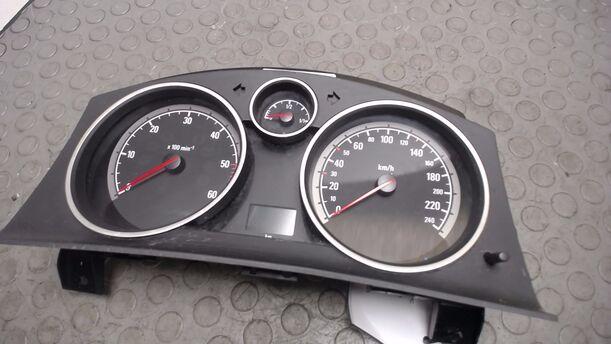 Foto: TACHOEINHEIT (ENTHEIRATET) eines Opel Zafira 1.9 CDTI RT