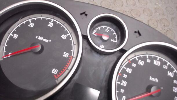 Foto: TACHOEINHEIT (ENTHEIRATET) eines Opel Zafira 1.9 CDTI RT