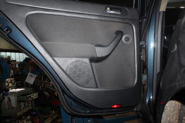 Foto: TÜR HINTEN LINKS ( GOLF PLUS ) eines VW Golf Plus 1.6 TDI DPF DSG Highline