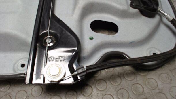 Foto: FENSTERHEBER HINTEN LINKS eines VW Touran 2.0 EcoFuel Highline