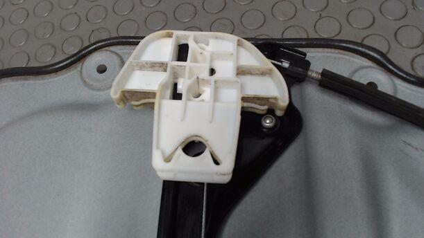 Foto: FENSTERHEBER HINTEN LINKS eines VW Touran 2.0 EcoFuel Highline
