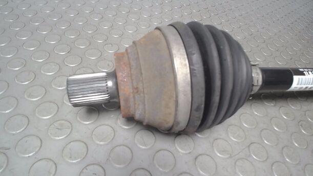 Foto: ANTRIEBSWELLE LINKS ( DSG 7 GANG ) eines VW Golf Plus 1.6 TDI DPF DSG Highline