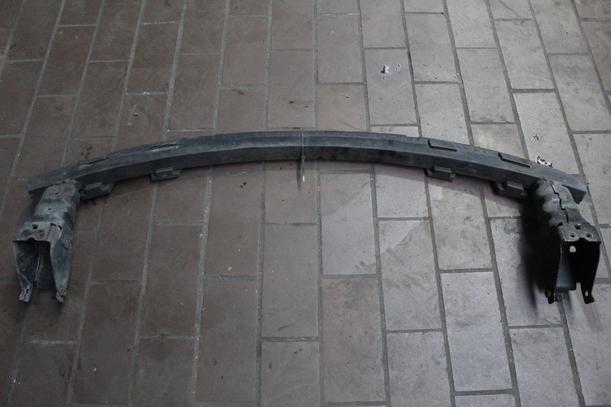 Foto: VERSTÄRKUNG UNTEN VORN eines Citroen C8 2.2 16V Highline
