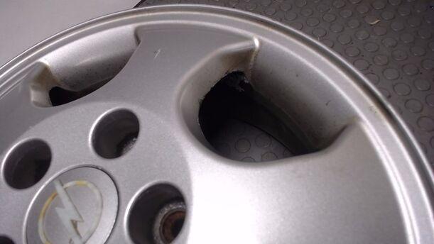Foto: ALUFELGE 6X15 ET49 (5-Loch) eines Opel Corsa 1.2 16V Highline