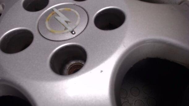 Foto: ALUFELGE 6X15 ET49 (5-Loch) eines Opel Corsa 1.2 16V Highline