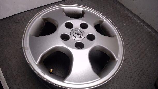 Foto: ALUFELGE 6X15 ET49 (5-Loch) eines Opel Corsa 1.2 16V Highline