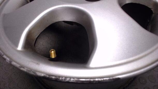 Foto: ALUFELGE 6X15 ET49 (5-Loch) eines Opel Corsa 1.2 16V Highline
