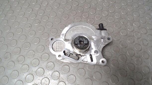 Foto: VAKUUMPUMPE eines VW Golf Plus 1.6 TDI DPF DSG Highline