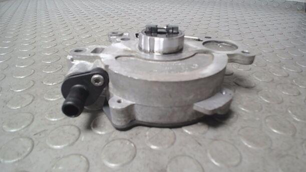 Foto: VAKUUMPUMPE eines VW Golf Plus 1.6 TDI DPF DSG Highline