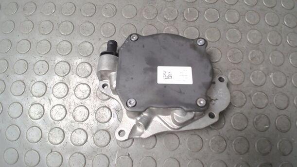 Foto: VAKUUMPUMPE eines VW Golf Plus 1.6 TDI DPF DSG Highline