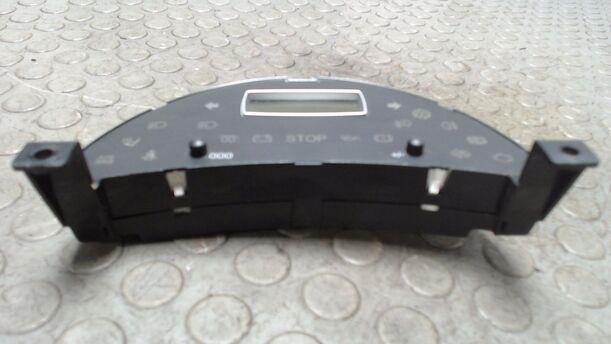 Foto: TACHOEINHEIT / KOMBIINSTRUMENT eines Citroen C8 2.2 16V Highline