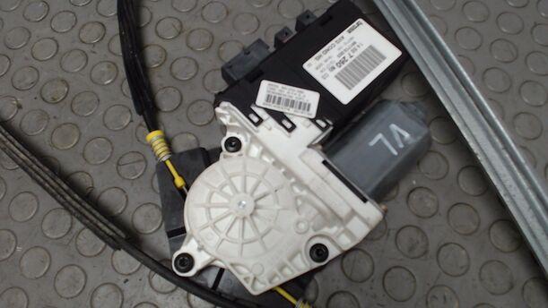 Foto: FENSTERHEBER VORN LINKS ELEKTRISCH eines Citroen C8 2.2 16V Highline