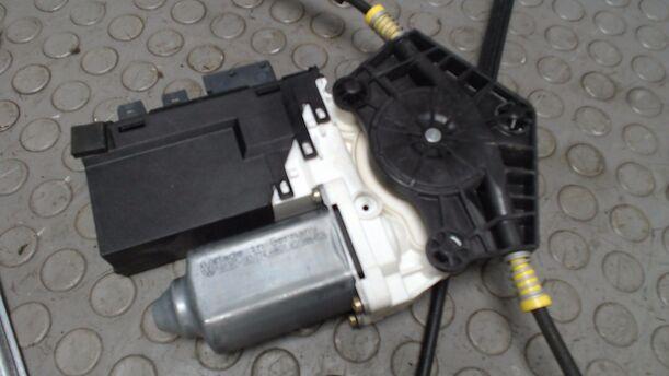 Foto: FENSTERHEBER VORN LINKS ELEKTRISCH eines Citroen C8 2.2 16V Highline
