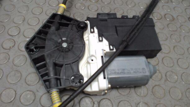 Foto: FENSTERHEBER VORN RECHTS ELEKTRISCH eines Citroen C8 2.2 16V Highline