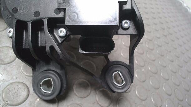 Foto: SCHEIBENWISCHERMOTOR HINTEN eines VW Golf Plus 1.6 TDI DPF DSG Highline