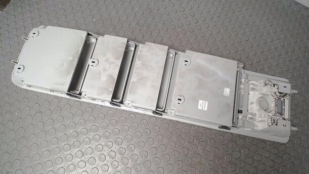 Foto: DACHKONSOLE/ ABLAGEFACH/ INNENLEUCHTE eines VW Golf Plus 1.6 TDI DPF DSG Highline