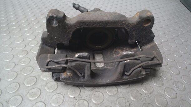 Foto: BREMSSATTEL VORN LINKS eines VW Golf Plus 1.6 TDI DPF DSG Highline