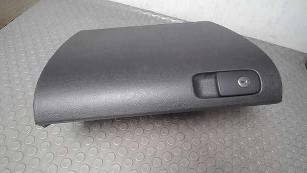 Foto: HANDSCHUHFACH ( GOLF PLUS ) eines VW Golf Plus 1.6 TDI DPF DSG Highline