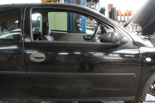 Foto: TÜR RECHTS ( 2/3 TÜRER ) eines Opel Corsa 1.0 12V Highline