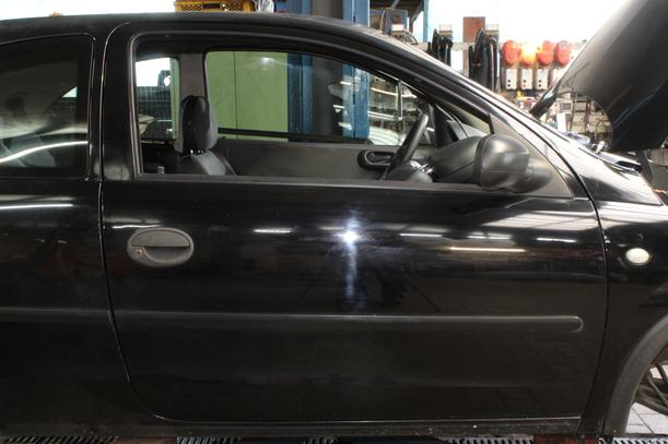 Foto: TÜR RECHTS ( 2/3 TÜRER ) eines Opel Corsa 1.0 12V Highline