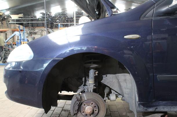 Foto: KOTFLÜGEL LINKS eines Fiat Croma 2.2 16V Highline