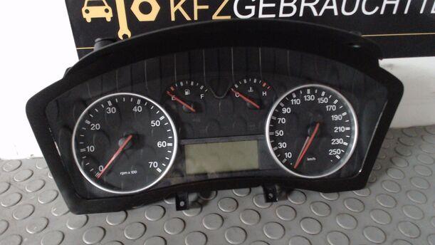 Foto: TACHOEINHEIT / KOMBIINSTRUMENT eines Fiat Croma 2.2 16V Highline