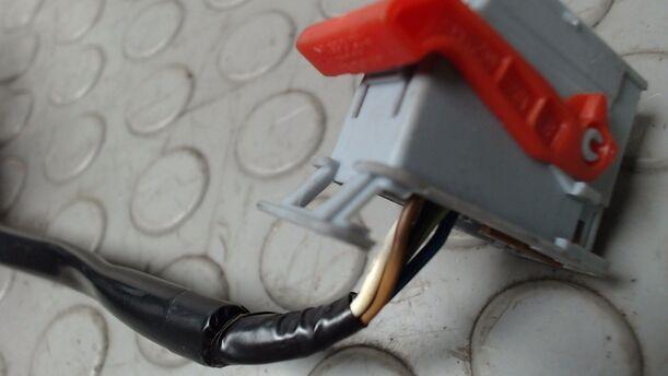 Foto: AUSSENSPIEGEL RECHTS ELEKTRSICH VERSTELLBAR ( OHNE SPIEGEL ) eines Fiat Croma 2.2 16V