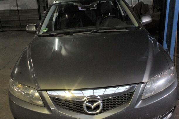 Foto: MOTORHAUBE ( FACELIFT AB 06.2005 ) eines Mazda 6 Sport Kombi 2.0 Elegance