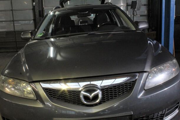 Foto: MOTORHAUBE ( FACELIFT AB 06.2005 ) eines Mazda 6 Sport Kombi 2.0 Elegance