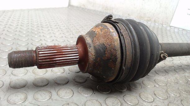 Foto: ANTRIEBSWELLE LINKS eines Ford Mondeo 2.0 Turnier TDCi