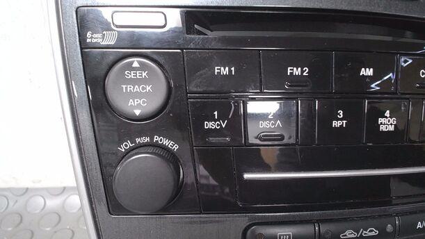 Foto: RADIOBLENDE/ BEDIENEINHEIT RADIO eines Mazda 6 Sport Kombi 2.0 City